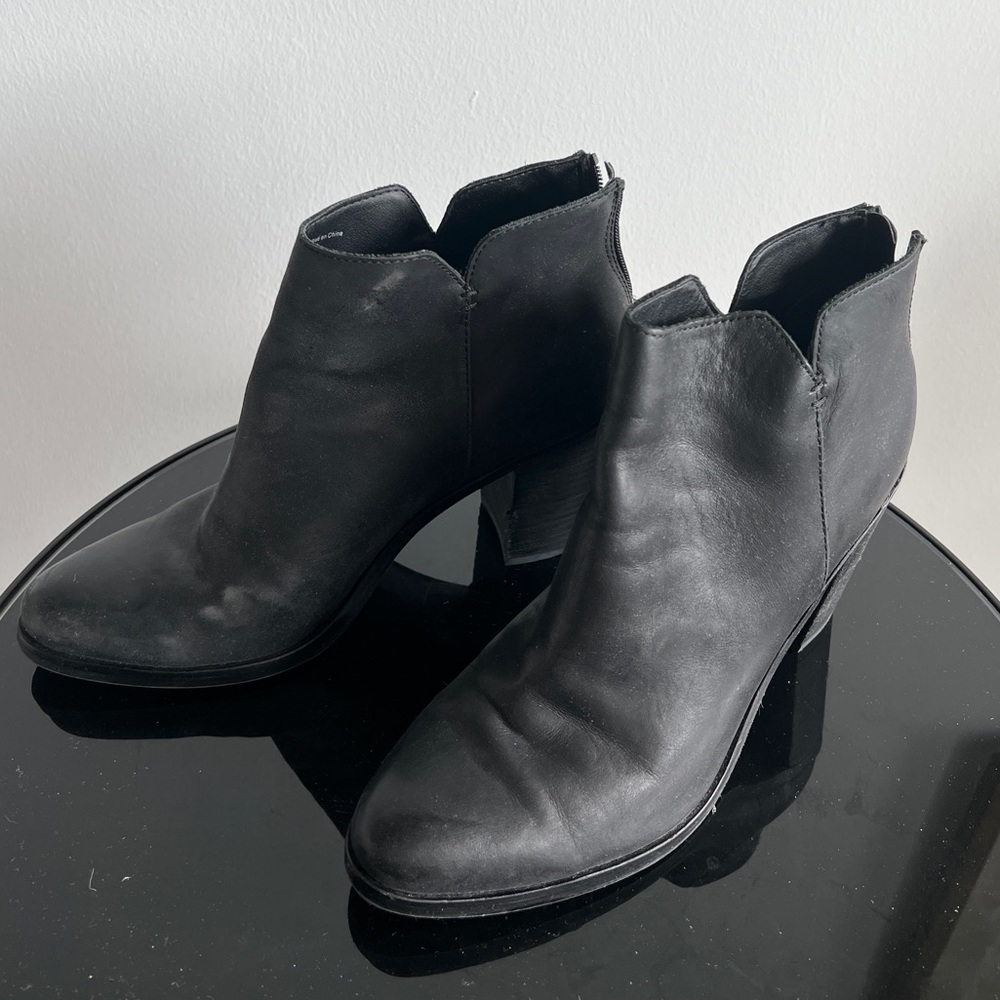 Super comfortable black booties